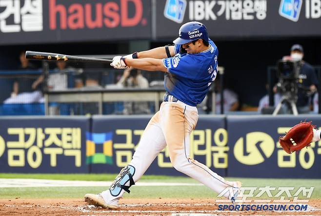 31일 잠실구장에서 열린 LG 트윈스와 삼성 라이온즈의 경기. 6회초 2사 1,3루 삼성 김영웅이 적시타를 날리고 있다. 잠실=박재만 기자 pjm@sportschosun.com/2025.05.31/