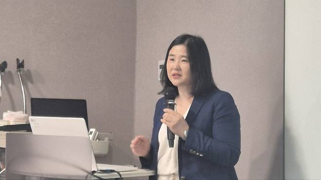 박성미 고려대안암병원 순환기내과 교수가 25일 서울 광화문에서 열린 '성차를 고려한 연구가 건강을 바꾼다' 세미나에서 강연하고 있다. 박정연 기자 hesse@donga.com