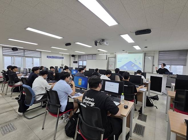 25일 군산대에서 진행된 비교과 교육프로그램 현장 모습.