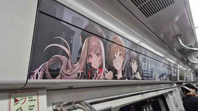 서울 지하철에서 찾아볼 수 있는 '승리의 여신: 니케' 광고