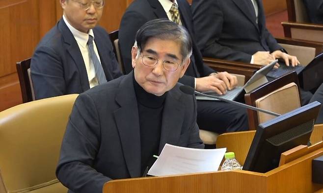 김용현 전 국방부 장관이 1월23일 서울 종로구 헌법재판소에서 열린 윤석열 대통령 탄핵심판 4차변론에 증인으로 출석해 발언하고 있다. 헌법재판소 제공