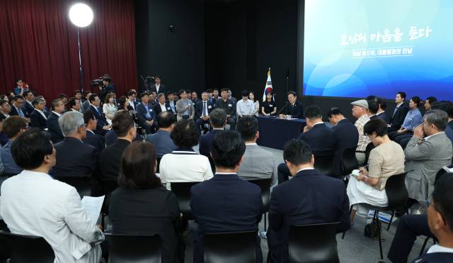 이재명 대통령이 25일 광주광역시 국립아시아문화전당에서 ‘광주시민·전남도민 타운홀 미팅’을 하고 있다. 연합뉴스