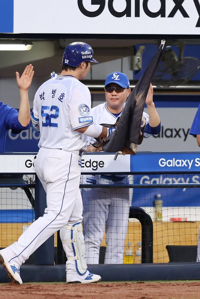 삼성 박진만 감독(오른쪽)과 박병호. 사진제공|삼성 라이온즈