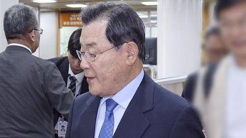 2심 선고 공판 출석하는 이병기 전 비서실장
(서울=연합뉴스) 신현우 기자 = 4·16 세월호 참사 특별조사위원회 활동을 방해한 혐의로 기소된 이병기 전 청와대 비서실장이 23일 오후 서초구 서울고등법원에서 열린 2심 선고 공판에 출석하고 있다. 2024.4.23 nowwego@yna.co.kr