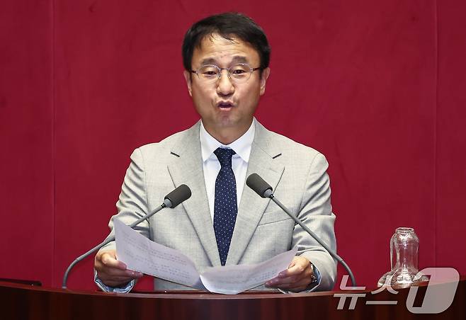 국회 예산결산특별위원장에 당선된 한병도 더불어민주당 의원이 27일 오후 서울 여의도 국회에서 열린 본회의에서 당선 인사말을 하고 있다. 2025.6.27/뉴스1 ⓒ News1 김민지 기자