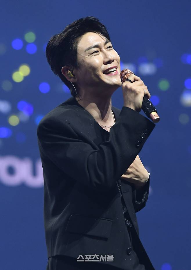 가수 영탁이 21일 오후 인천 중구 인스파이어 아레나에서 열린 제34회 ‘서울가요대상’에서 열정적인 무대를 선보이고 있다. 2025. 6. 21. 인천 | 박진업 기자 upandup@sportsseoul.com