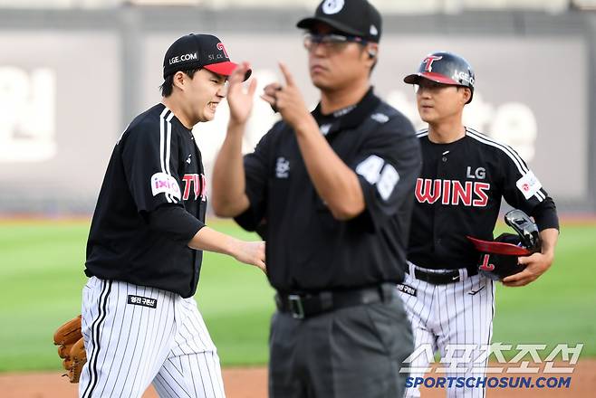 이를 악물고 마운드에 다시 오른 임찬규.