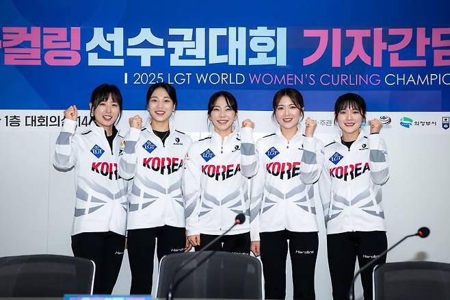 여자 컬링 경기도청팀이 2026 밀라노-코르티나담페초 동계 올림픽에 출전한다. / 세계선수권 조직위