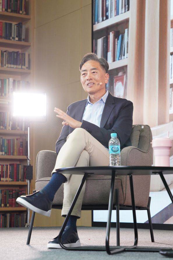 양자컴퓨터 선도기업 ‘아이온큐’의 공동창업자이자, 현재는 미국 듀크대에서 수석 과학기술 전략 고문으로 활동 중인 김정상 듀크대 전기컴퓨터공학과·물리학과 교수 ⓒ최종현학술원