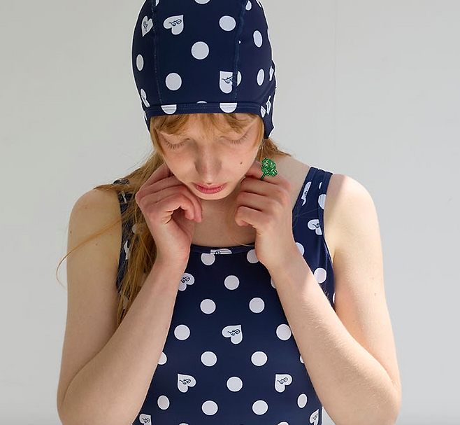 레이가 쓴 수영 모자는 펀프롬펀(funfromfun)의 제품.