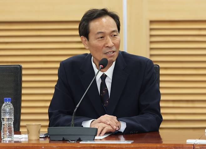 우상호 대통령실 정무수석이 26일 오후 서울 여의도 국회 의원회관에서 열린 더불어민주당 재선의원모임 간담회에서 모두발언을 하고 있다. 뉴시스