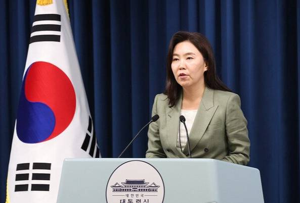 강유정 대변인이 27일 용산 대통령실에서 현안 관련 브리핑을 하고 있다. 연합뉴스