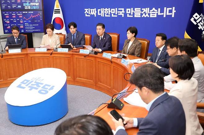 김병기 더불어민주당 대표 직무대행 겸 원내대표가 27일 서울 여의도 국회에서 열린 최고위원회의에서 발언하고 있다. ⓒ연합뉴스