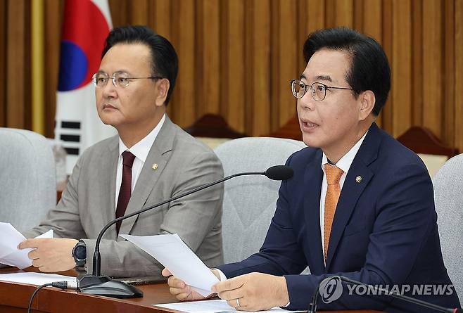 발언하는 국민의힘 송언석 원내대표 (서울=연합뉴스) 박동주 기자 = 국민의힘 송언석 원내대표가 27일 서울 여의도 국회에서 열린 원내대책회의에서 발언하고 있다. 2025.6.27 pdj6635@yna.co.kr