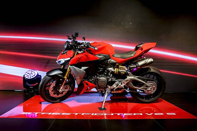 '스트리트파이터 V2 S'