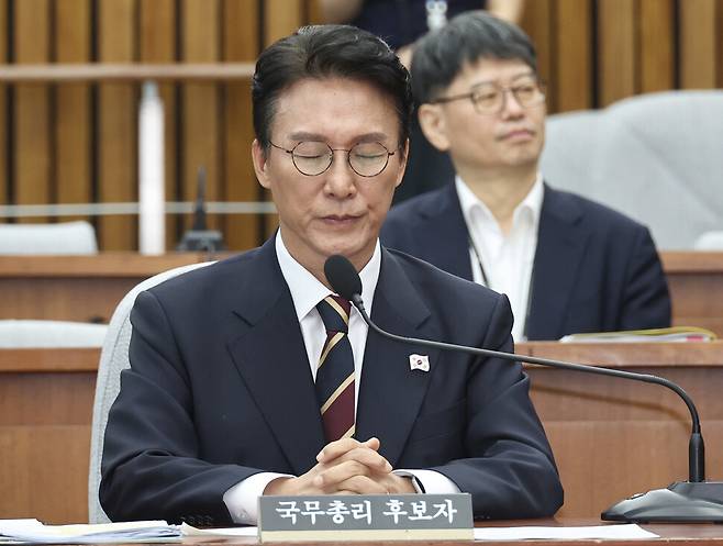 김민석 국무총리 후보자가 2025년 6월25일 국회 인사청문회에서 눈을 감고 있다. 한겨레 윤운식 선임기자