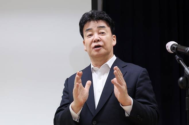 국회에서는 ‘백종원 방지법(가맹사업법 개정안)’도 등장했다. 프랜차이즈 본부 개설의 진입장벽을 높이고, 점주들의 알 권리를 보장하는 것이 골자다. 사진=연합뉴스