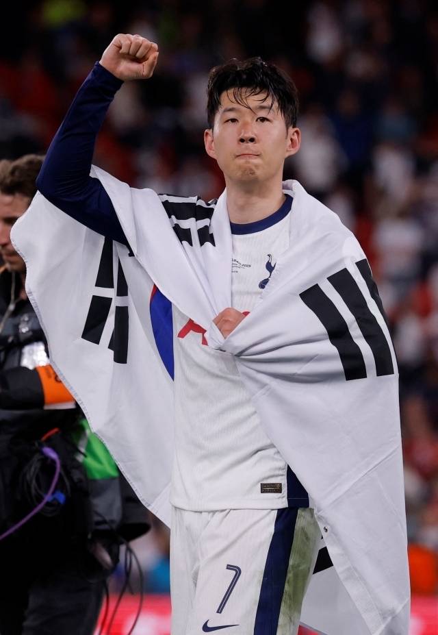 키어런 킹은 “어려운 결정이겠으나 손흥민과 결별하고 새로운 왼쪽 윙어를 영입하는 게 더 나을 수 있다. 지금이 그를 정리할 적절한 시기다. 토트넘 스쿼드는 신선함이 필요하다. 손흥민은 점차 하락세를 보이고 있고 이로 인해 젊은 대체자가 필요하다”고 이야기했다. 사진=REUTERS=연합뉴스