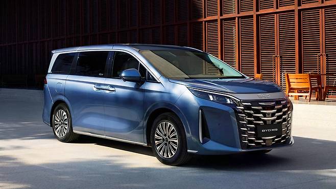 BYD M9