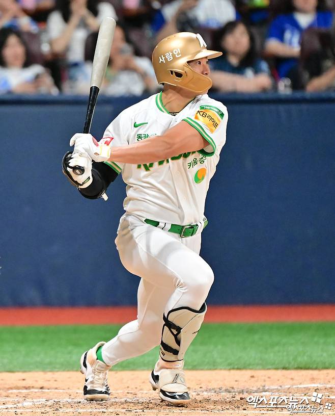 27일 오후 서울 구로구 고척스카이돔에서 열린 2025 신한 SOL Bank KBO리그 삼성 라이온즈와 키움 히어로즈의 경기, 4회말 1사 만루 키움 송성문이 타격을 하고 있다. 엑스포츠뉴스 DB