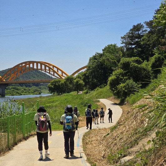4박 5일간 자람여정 걷기 중인 학생들. 센터 제공