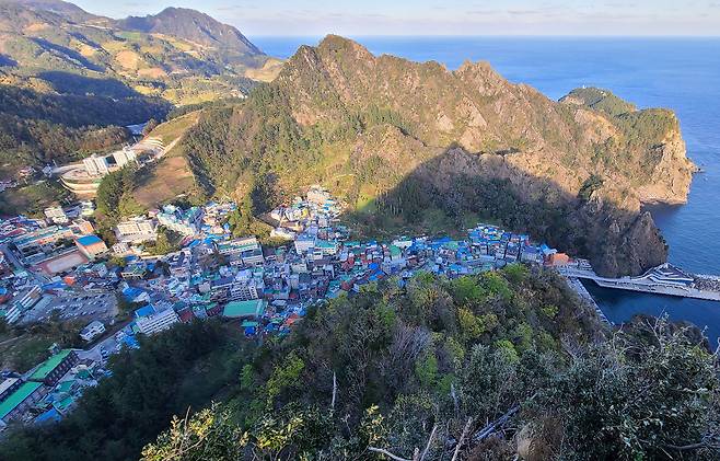 울릉도에 관광객이 가장 많이 머무는 울릉읍 도동리. /김두한 기자