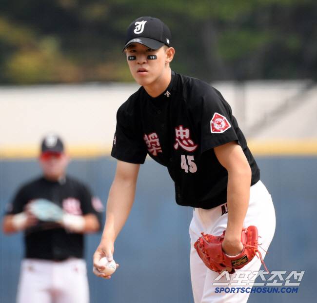 장충고 문서준. 스포츠조선DB