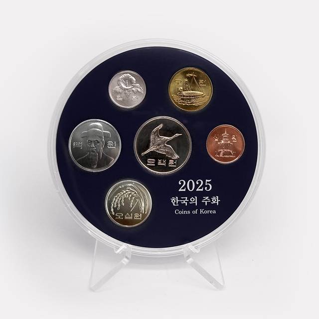 한국조폐공사의 ‘2025년 현용주화세트’, 일원부터 오백원까지 다양하게 구성돼 있다. 조폐공사 제공.