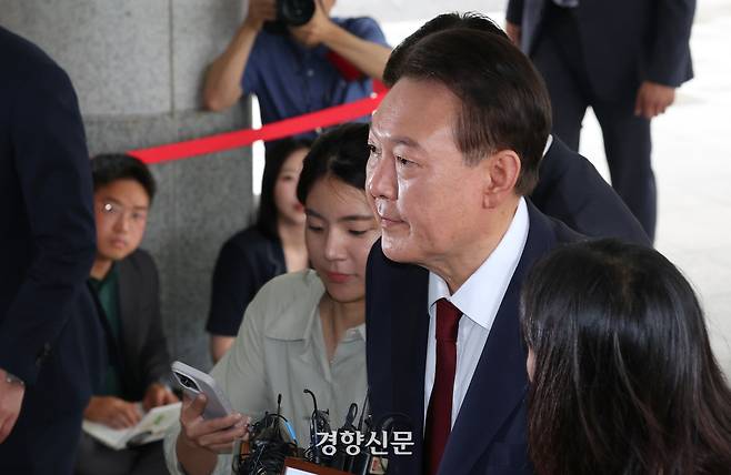 윤석열 대통령이 내란 특검 조사를 위해 28일 서울 서초구 서울고검에 출석하고 있다. 정효진 기자