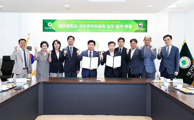 대구대는 지난 27일 경산캠퍼스에서 박순진 총장, 유철환 국민권익위원회 위원장 등이 참석한 가운데 ‘청렴한 미래인재 양성 및 장애 학생 등 권익 보호’를 위한 업무협약식을 개최했다. 대구대 제공