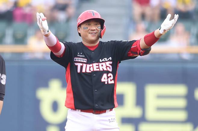 ▲ KIA 김태군이 28일 잠실 LG전에서 역전 적시 2루타를 친 뒤 기뻐하고 있다. ⓒ KIA 타이거즈