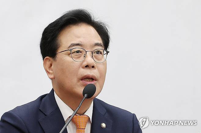 발언하는 국민의힘 송언석 원내대표 (서울=연합뉴스) 박동주 기자 = 국민의힘 송언석 원내대표가 지난 27일 서울 여의도 국회에서 열린 원내대책회의에서 발언하고 있다. 2025.6.27 pdj6635@yna.co.kr