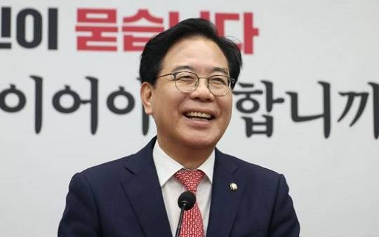 송언석 국민의힘 원내대표가 30일 서울 여의도 국회에서 열린 의원총회에서 발언하고 있다. (사진=뉴시스)