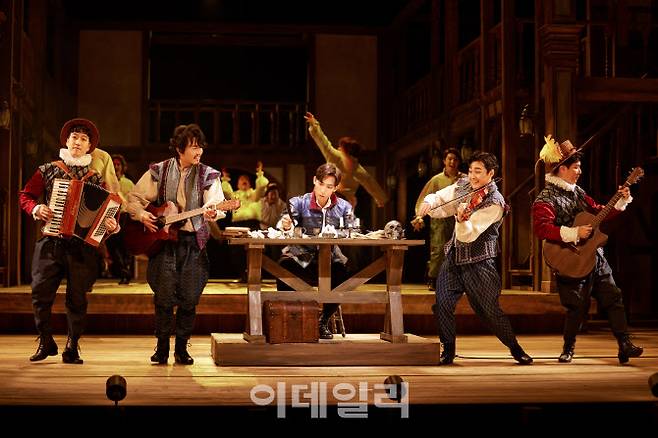 연극 ‘셰익스피어 인 러브’ 2023년 초연의 한 장면. (사진=쇼노트)