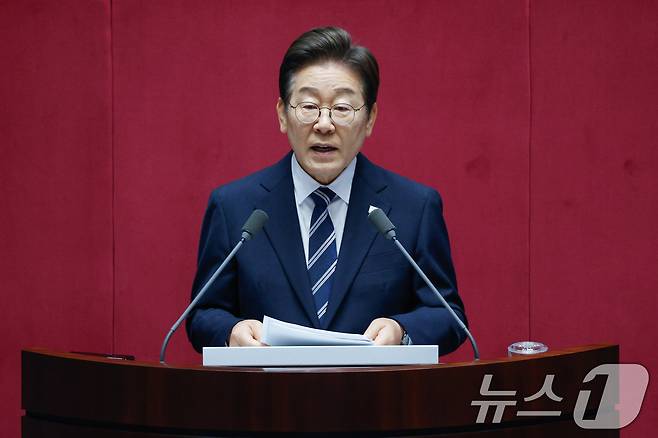 이재명 대통령이 26일 오전 서울 여의도 국회에서 열린 제426회국회(임시회) 제2차 본회의에서 2025년도 제2회 추가경정예산안에 대한 정부의 시정연설을 하고 있다. 2025.6.26/뉴스1 ⓒ News1 안은나 기자