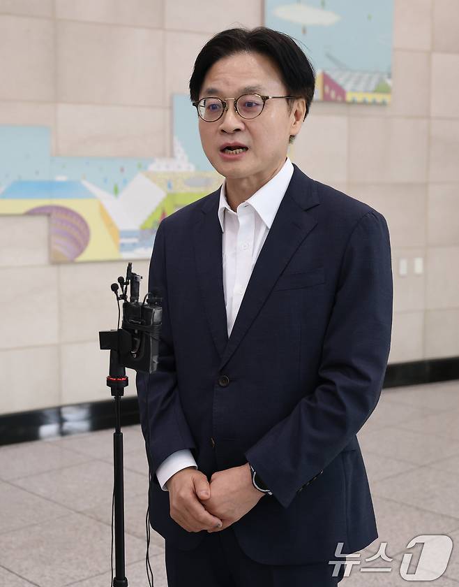 이재명 정부 초대 산업통상자원부 장관에 지명된 김정관 후보자(두산 에너빌리티 사장)가 30일 오전 서울 강남구 한국기술센터에 마련된 인사청문회 준비단 사무실로 출근하며 지명 소감을 밝히고 있다. 2025.6.30/뉴스1 ⓒ News1 오대일 기자