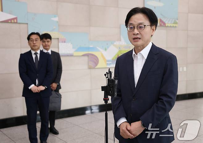 이재명 정부 초대 산업통상자원부 장관에 지명된 김정관 후보자(두산 에너빌리티 사장)가 30일 오전 서울 강남구 한국기술센터에 마련된 인사청문회 준비단 사무실로 출근하며 지명 소감을 밝히고 있다. 2025.6.30/뉴스1 ⓒ News1 오대일 기자