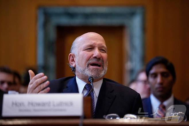 하워드 러트닉 미국 상무부 장관이 4일(현지시간) 워싱턴DC의 의회의사당에서 열린 상원 세출위원회 청문회에서 답변하고 있다. 2025.06.04 ⓒ AFP=뉴스1 ⓒ News1 류정민 특파원