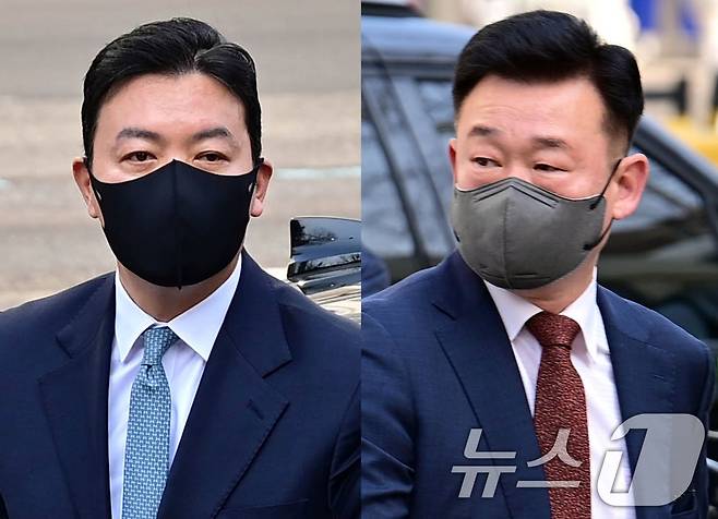 윤석열 대통령 체포를 방해한 혐의를 받는 김성훈 대통령경호처 차장(왼쪽)과 이광우 경호본부장이 지난 3월 21일 서울 마포구 서울지방법원에서 열린 구속 전 피의자 심문에 각각 출석하고 있다. (공동취재)/뉴스1 ⓒ News1 김도우 기자