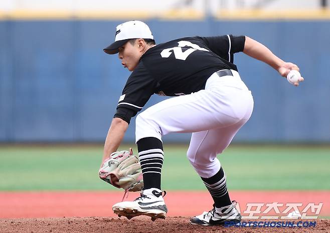 30일 서울 목동구장에서 열린 제80회 청룡기 고교야구선수권 대회 및 주말리그 왕중왕전 1라운드 성남고와 안산공고의 경기. 안산공고 선발투수 김도영이 투구하고 있다. 목동=정재근 기자 cjg@sportschosun.com