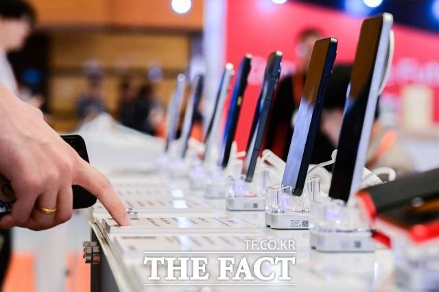 다음 달인 7월부터 모바일 주민등록증과 모바일 국가보흔등록증으로도 휴대전화 개통을 할 수 있게 된다. /남윤호 기자