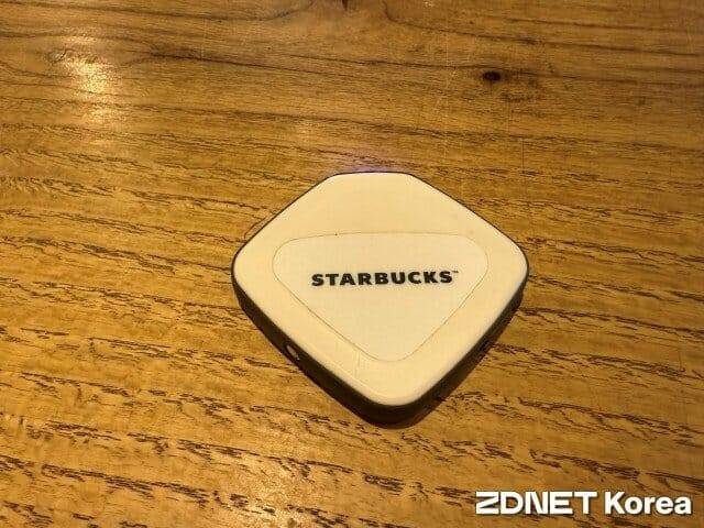 스타벅스 일부 매장에 배치된 진동벨