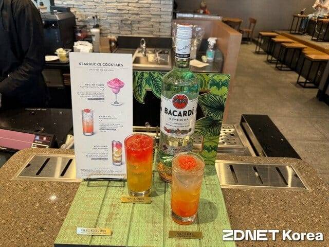 스타벅스 매장에서 판매하고 있는 칵테일