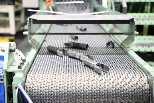 드림텍에서 생산한 U조인트가 컨베이어벨트를 타고 이동하고 있다. 박하늘 기자