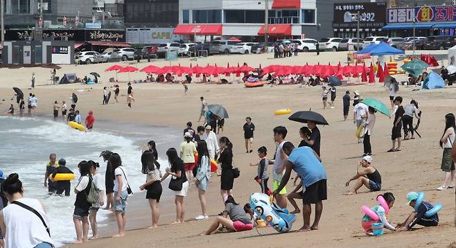 지난해 여름 인천 중구 을왕리 해수욕장. 뉴스1