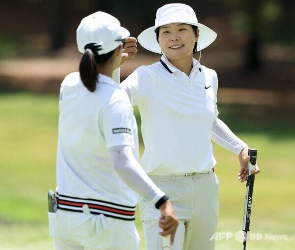 2025년 미국여자프로골프(LPGA) 투어 2인 1조 팀 경기인 다우 챔피언 우승 경쟁에 뛰어든 임진희, 이소미 프로가 최종라운드에서 연장전에 돌입했다. 사진제공=ⓒAFPBBNews = News1