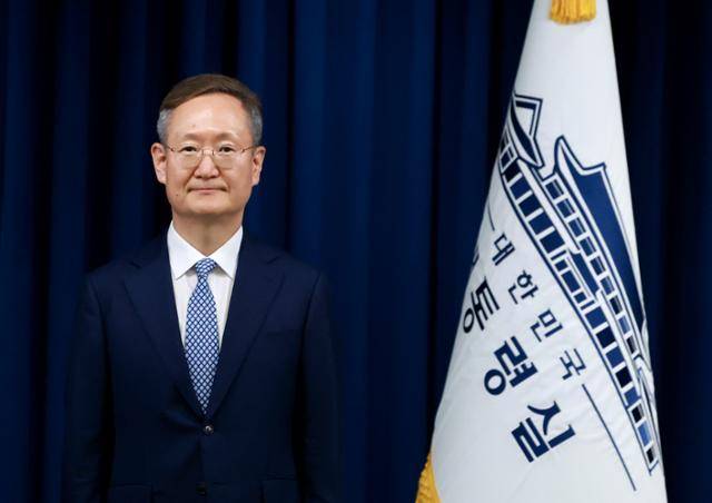 봉욱 신임 민정수석이 29일 서울 용산구 대통령실에서 열린 임명식에 참석해 인사하고 있다. 연합뉴스