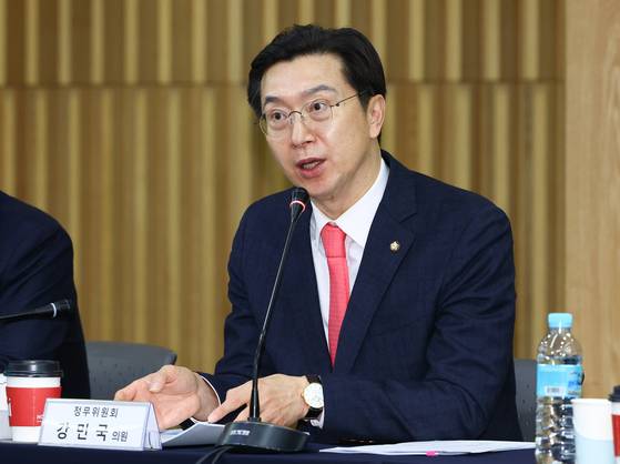 강민국 국회 정무위원회 간사가 지난 3월 19일 오전 서울 종로구 생명보험교육문화센터에서 열린 보험산업 경쟁력 제고를 위한 국민의힘-보험업계 현장간담회에서 발언하고 있다. 뉴시스