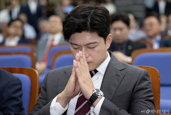 (서울=뉴스1) 이재명 기자 = 김용태 국민의힘 비상대책위원장이 5일 오전 서울 여의도 국회에서 열린 의원총회에서 생각에 잠겨 있다. 2025.6.5/뉴스1 Copyright (C) 뉴스1. All rights reserved. 무단 전재 및 재배포, AI학습 이용 금지. /사진=(서울=뉴스1) 이재명 기자