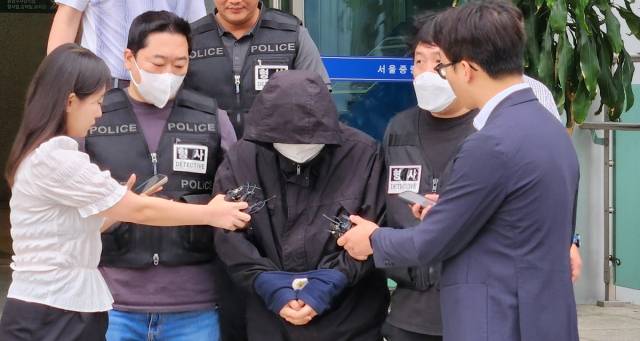 ‘초등생 살해, ’헌재 방화' 등 온갖 협박 글 올린 20대 송치. 연합뉴스